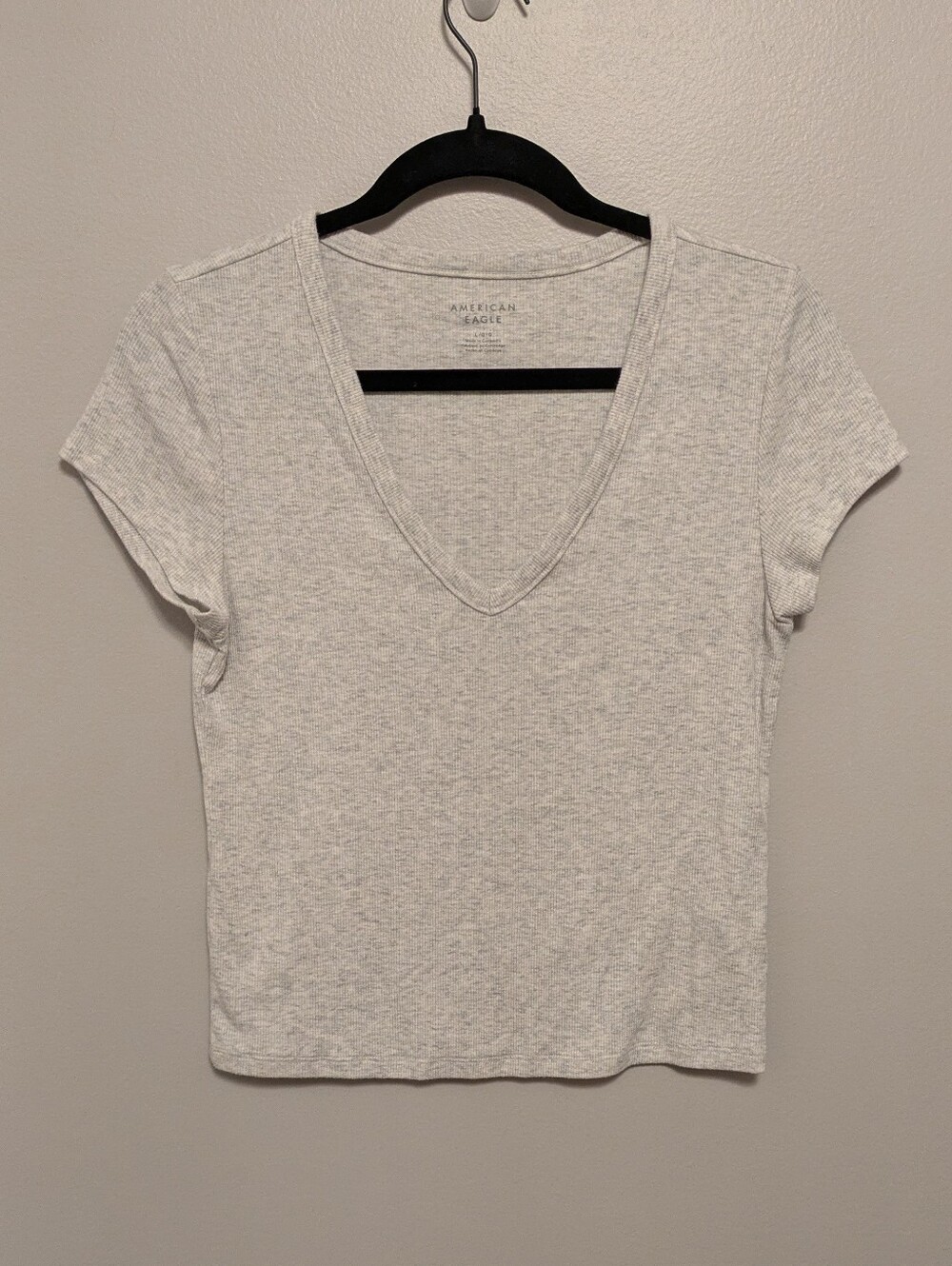 American Eagle Daily Fave V Neck T Shirt Light Heather Gray